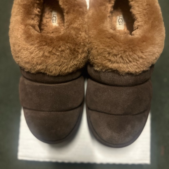 UGG Brown Ankle Boots with Tan Fur - Picture 2 of 2